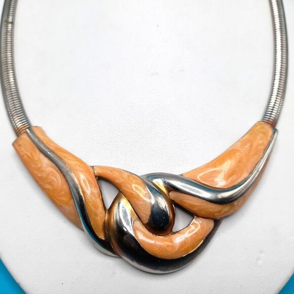 Vintage Beige Enamel Necklace, Omega Chain, 1980s Vintage Jewelry - Picture 3 of 11